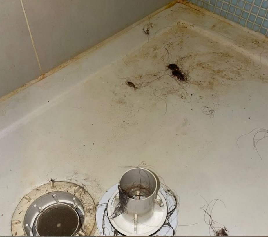 Kitchen before end-of-tenancy cleaning